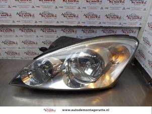 O175832 Gebruikte linker koplamp Kia Cee'D