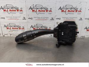 O175836 Gebruikte pinker schakelaar Kia Cee'D