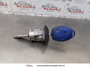 O175882 Gebruikte cilinderslot portier links Ford Transit
