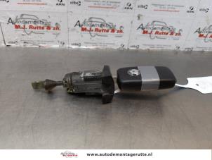 O175899 Gebruikte portierslot cilinder links Skoda Fabia