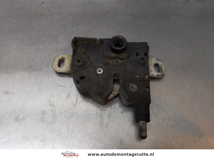 Gebruikte Slotmechaniek Motorkap Ford Transit O175960