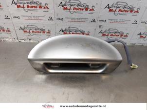 O175991 Gebruikte achterklep handgreep Nissan Micra