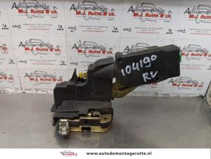 O176065 Gebruikte portierslot mechaniek 4deurs rechts-voor Volvo V40