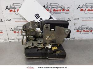 O176086 Gebruikte slotmechaniek portier 4deurs rechts-achter Dacia Sandero