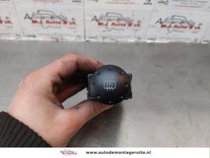 O176095 Gebruikte schakelaar achteruitverwarming Audi TT