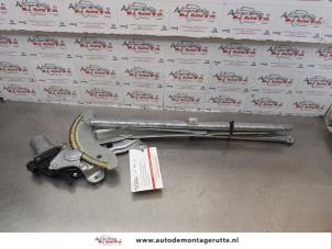 O176141 Gebruikte ruitmechaniek 4deurs links-voor Suzuki Splash