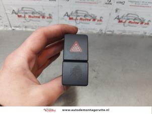 O176168 Gebruikte schakelaar paniekverlichting Suzuki Splash