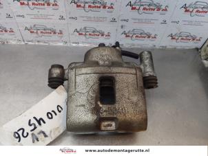 O176178 Gebruikte remklauw (tang) links-voor Mazda Premacy