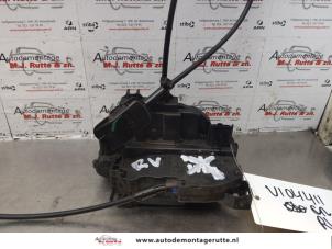 O176181 Gebruikte deurslot mechaniek 4deurs rechts-voor Renault Clio