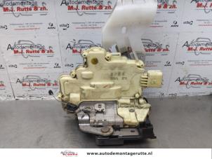 O176188 Gebruikte portierslot mechaniek 2deurs rechts Volkswagen Eos