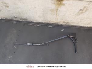 O176204 Gebruikte ruitenwisserarm voor Renault Grand Scenic