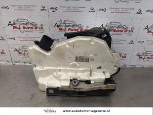O176221 Gebruikte portierslot mechaniek 4deurs rechts-achter Skoda Fabia