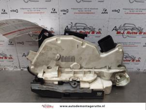 O176222 Gebruikte deurslot mechaniek 4deurs links-voor Skoda Fabia