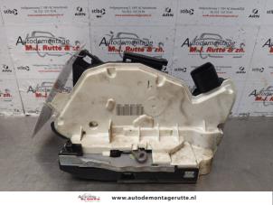 O176223 Gebruikte slotmechaniek portier 4deurs links-achter Skoda Fabia