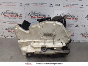 O176224 Gebruikte slotmechaniek portier 4deurs rechts-voor Skoda Fabia
