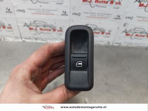 O176231 Gebruikte schakelaar elektrisch raam Skoda Fabia