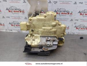 O176283 Gebruikte portierslot mechaniek 2deurs links Volkswagen Eos