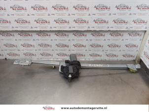 O176297 Gebruikte ruitmechaniek 2deurs links-voor Opel Vivaro