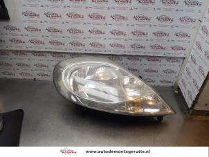 O176414 Gebruikte koplamp rechts Opel Vivaro
