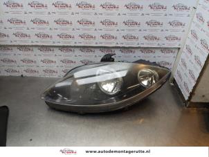 O176437 Gebruikte koplamp links Seat Altea