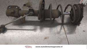 O176460 Gebruikte mac phersonpoot links-voor Nissan Micra