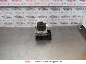 O176621 Gebruikte abs pomp Opel Agila