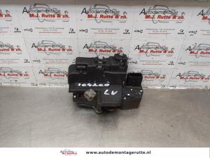 O176679 Gebruikte slotmechaniek portier 4deurs links-voor Chevrolet Captiva