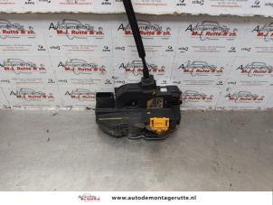 O176783 Gebruikte deurslot mechaniek 4deurs rechts-voor Chevrolet Aveo