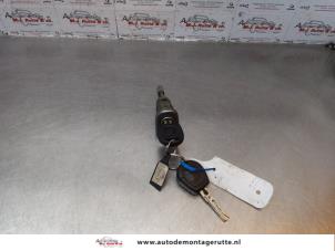 O176883 Gebruikte deurslot cilinder links Seat Leon