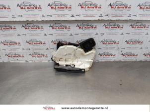 O176919 Gebruikte portierslot mechaniek 4deurs links-achter Volkswagen Polo