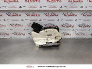 O176921 Gebruikte slotmechaniek portier 4deurs rechts-achter Volkswagen Polo