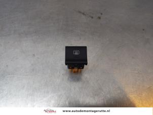 O176931 Gebruikte schakelaar achteruitverwarming Volkswagen Polo