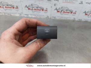 O177064 Gebruikte schakelaar achteruitverwarming Volkswagen Polo