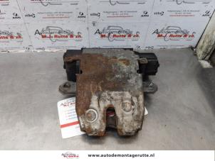 O177109 Gebruikte slotmechaniek achterklep Landrover Range Rover