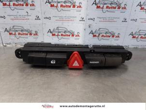 O177137 Gebruikte schakelaar paniekverlichting Kia Cee'D