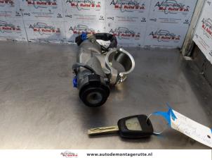 O177147 Gebruikte kontaktslot+sleutel Kia Cee'D