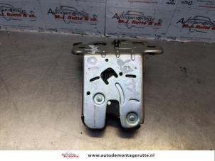 O177169 Gebruikte achterklep slotmechaniek Skoda Octavia