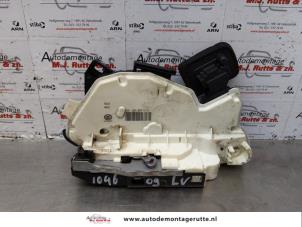 O177210 Gebruikte slotmechaniek portier 4deurs links-voor Skoda Octavia