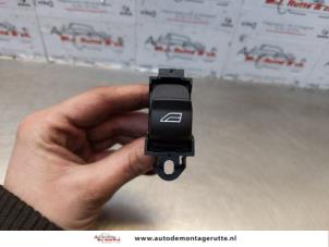 O177275 Gebruikte schakelaar elektrisch raam Volvo C30