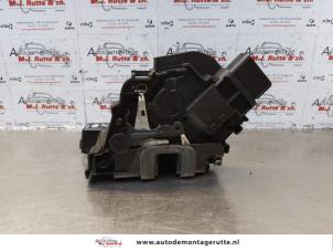 O177296 Gebruikte portierslot mechaniek 4deurs links-voor Ford Galaxy