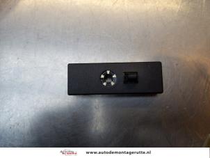 O177341 Gebruikte antenne versterker Volvo V40