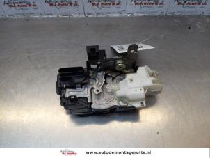 O177354 Gebruikte slotmechaniek portier 4deurs rechts-achter Volvo V40