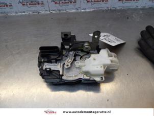 O177356 Gebruikte portierslot mechaniek 4deurs rechts-voor Volvo V40
