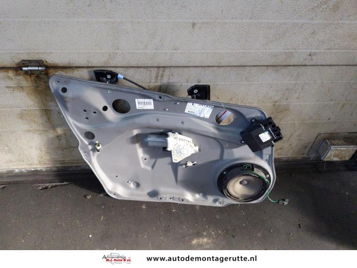 Gebruikte Ruitmechaniek 4Deurs links-voor Mercedes B-Klasse O177409