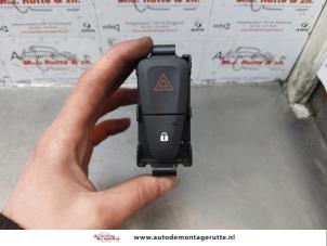 O177524 Gebruikte schakelaar paniekverlichting Dacia Lodgy