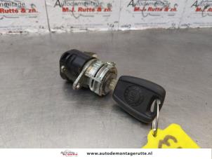 O177573 Gebruikte portierslot cilinder links Fiat Punto Grande