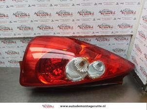 O177633 Gebruikte achterlicht links Mazda 5.