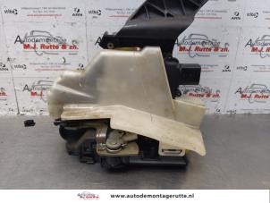 O177716 Gebruikte portierslot mechaniek 4deurs rechts-achter Skoda Superb