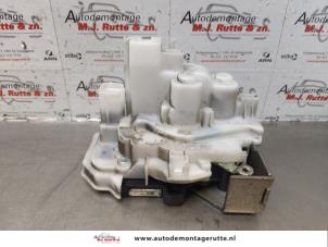 O177766 Gebruikte slotmechaniek portier 2deurs rechts Fiat Doblo
