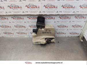 O177865 Gebruikte slotmechaniek portier 4deurs links-voor Skoda Superb